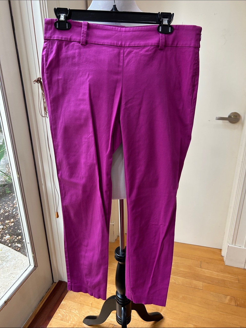 Ann Taylor Cropped Stretch Pants in Vibrant Magenta